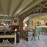 Boutique Skamnos Hotel